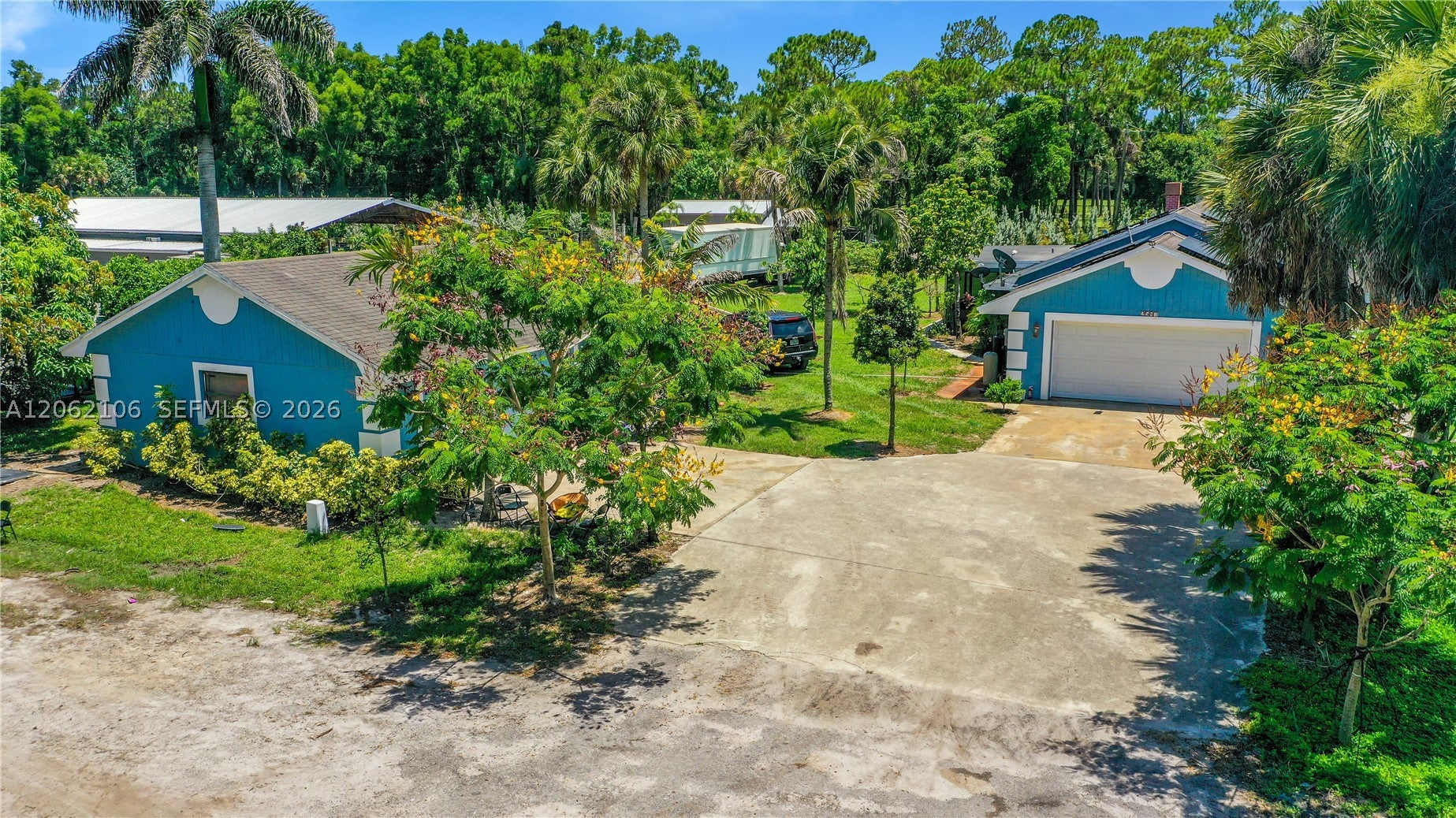 2587 E Rd