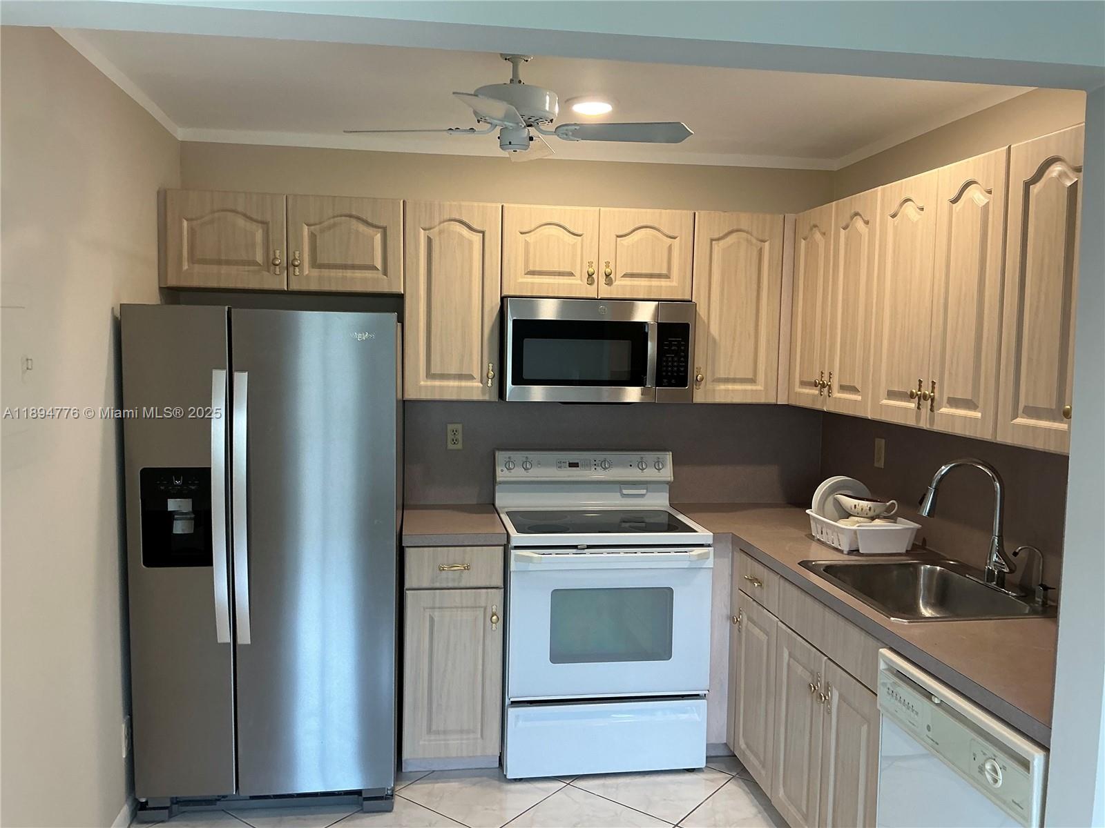 KINGS POINT BURGUNDY COND - Residential