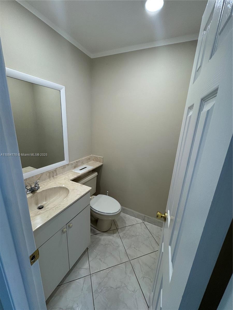 KINGS POINT BURGUNDY COND - Residential