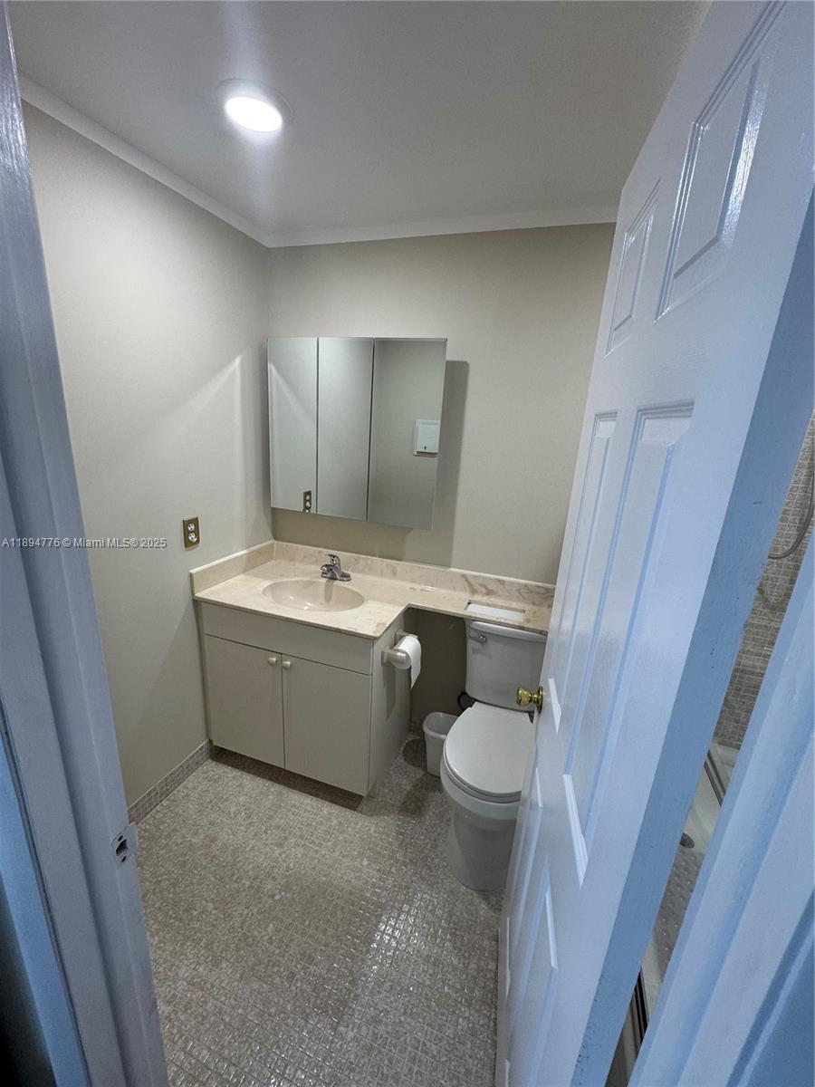 KINGS POINT BURGUNDY COND - Residential