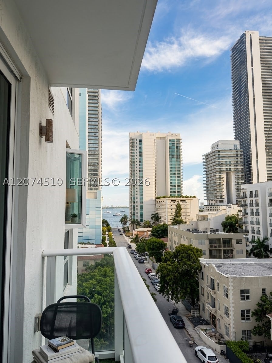 321 NE 26th St 716