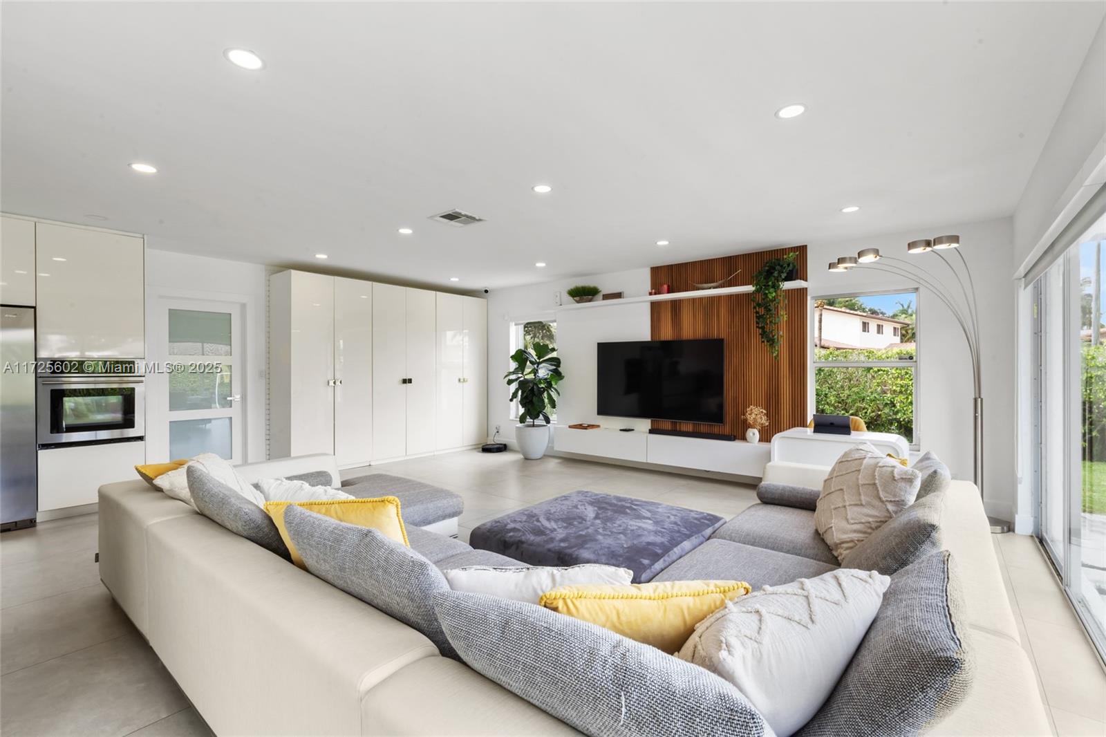LAKE FLORESTA PARK - Residential