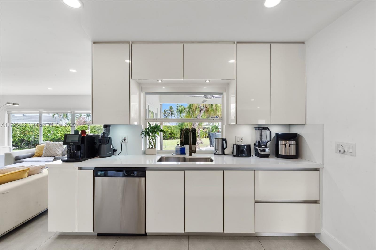 LAKE FLORESTA PARK - Residential