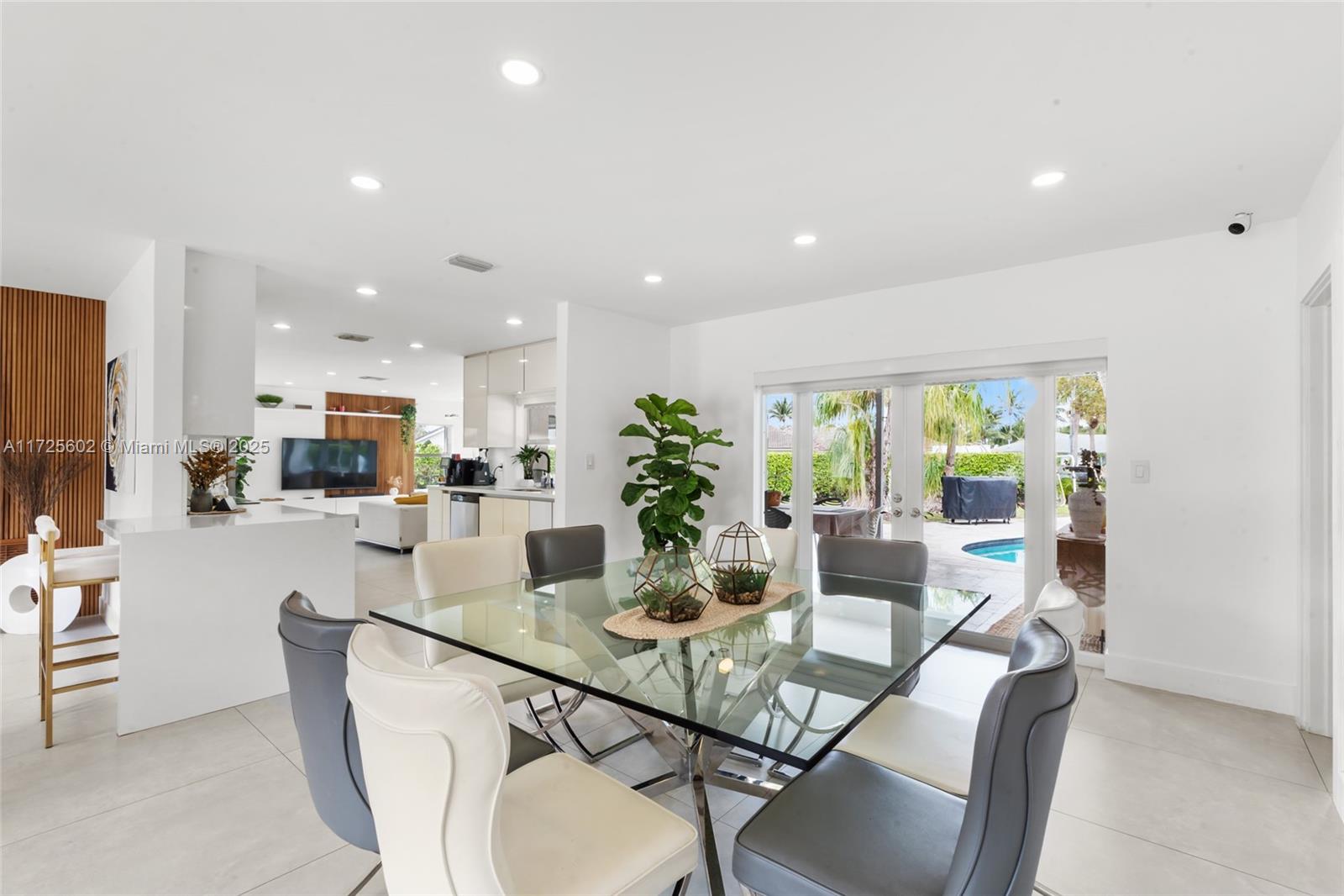 LAKE FLORESTA PARK - Residential
