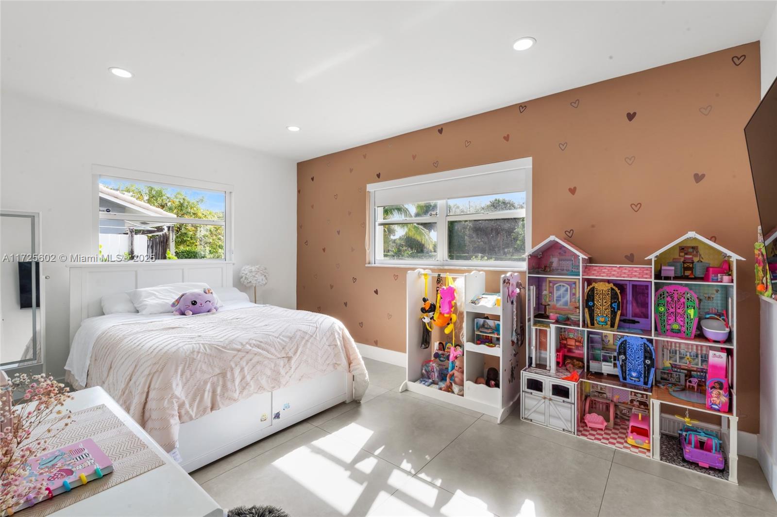 LAKE FLORESTA PARK - Residential