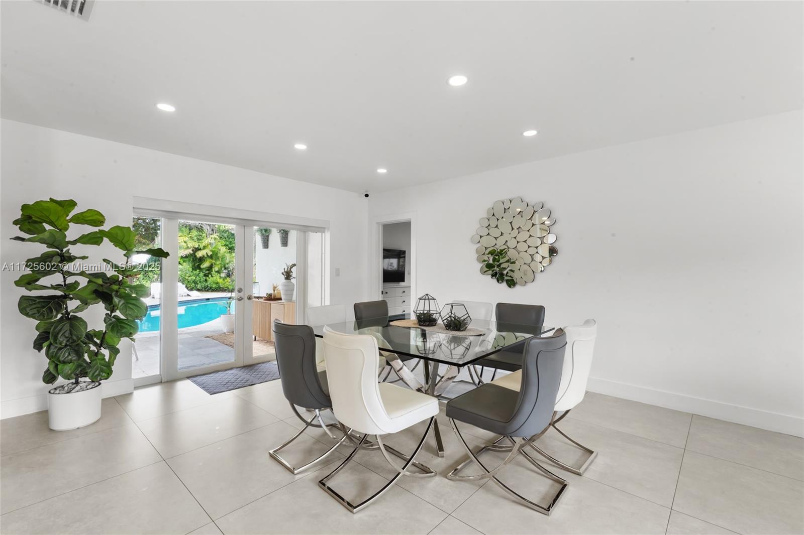 LAKE FLORESTA PARK - Residential