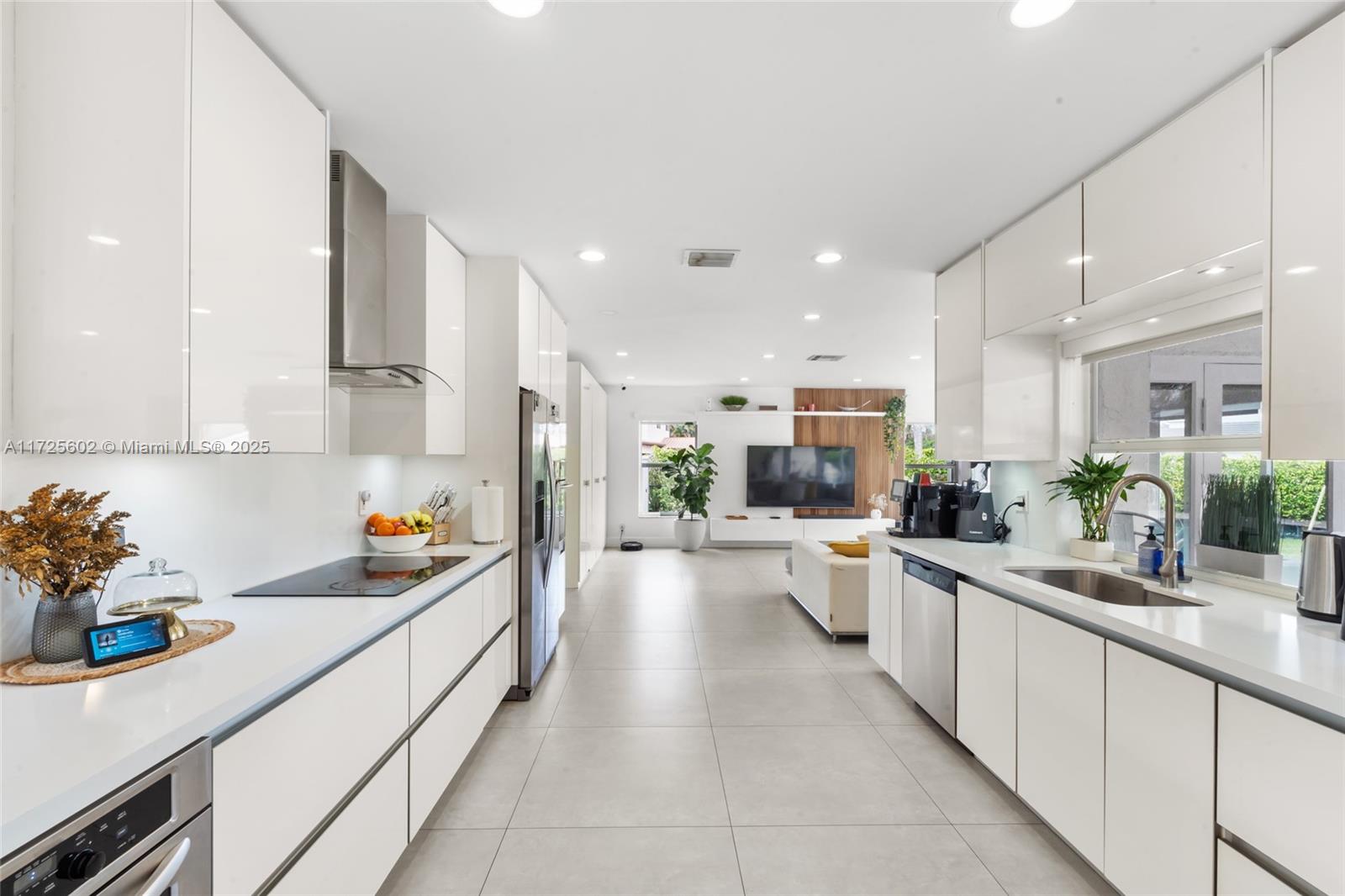 LAKE FLORESTA PARK - Residential