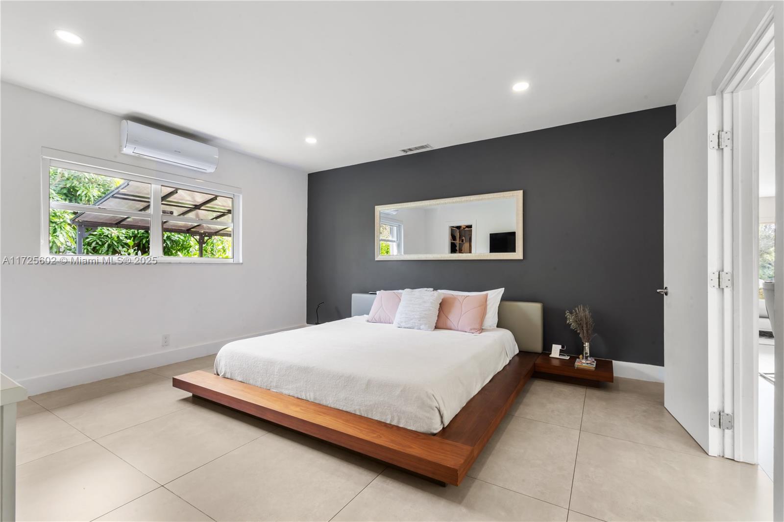 LAKE FLORESTA PARK - Residential