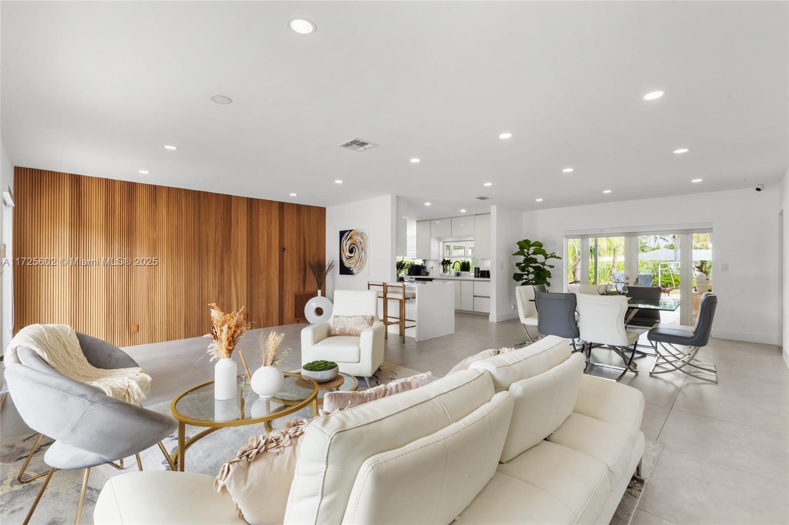 LAKE FLORESTA PARK - Residential