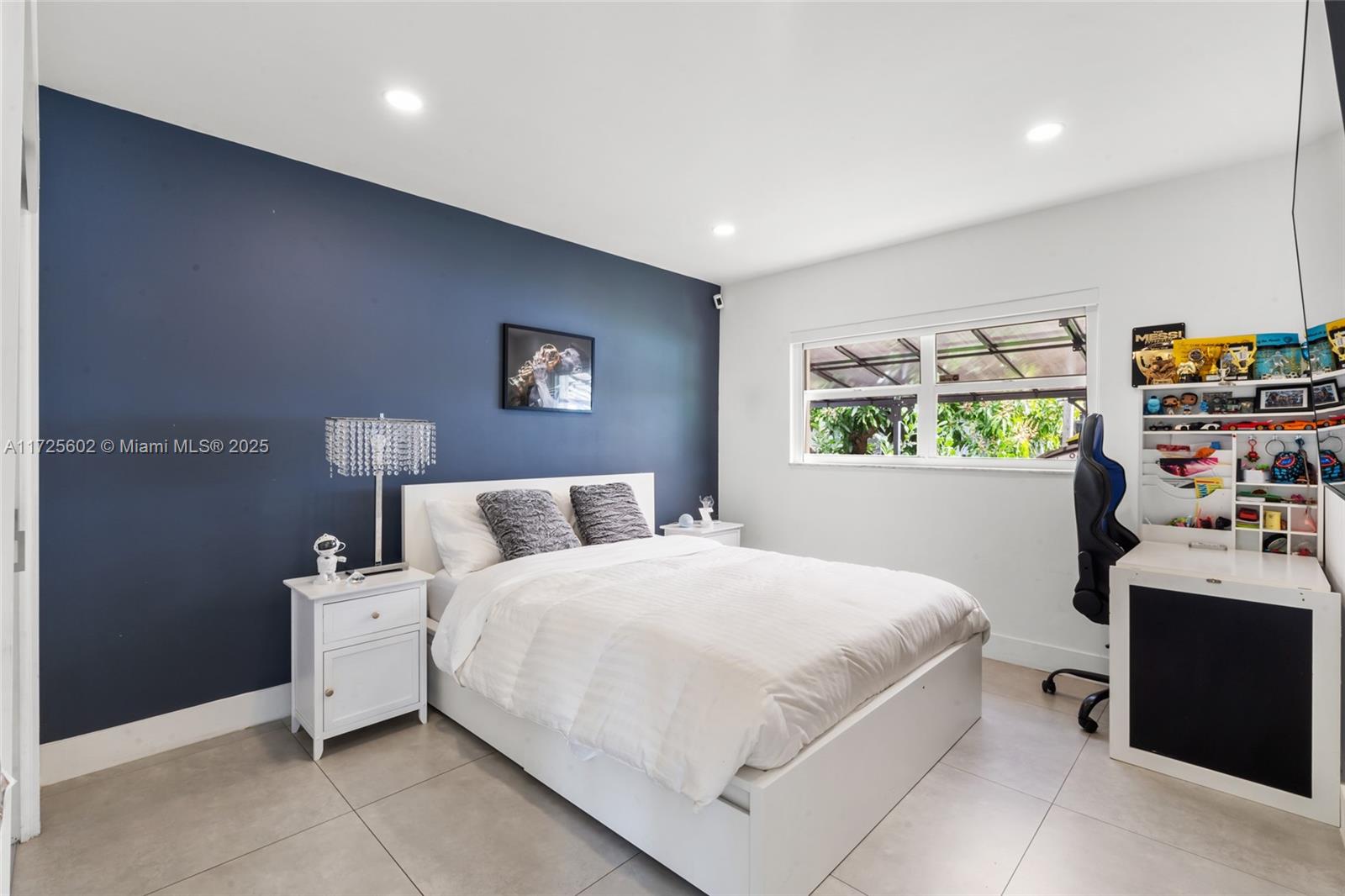 LAKE FLORESTA PARK - Residential