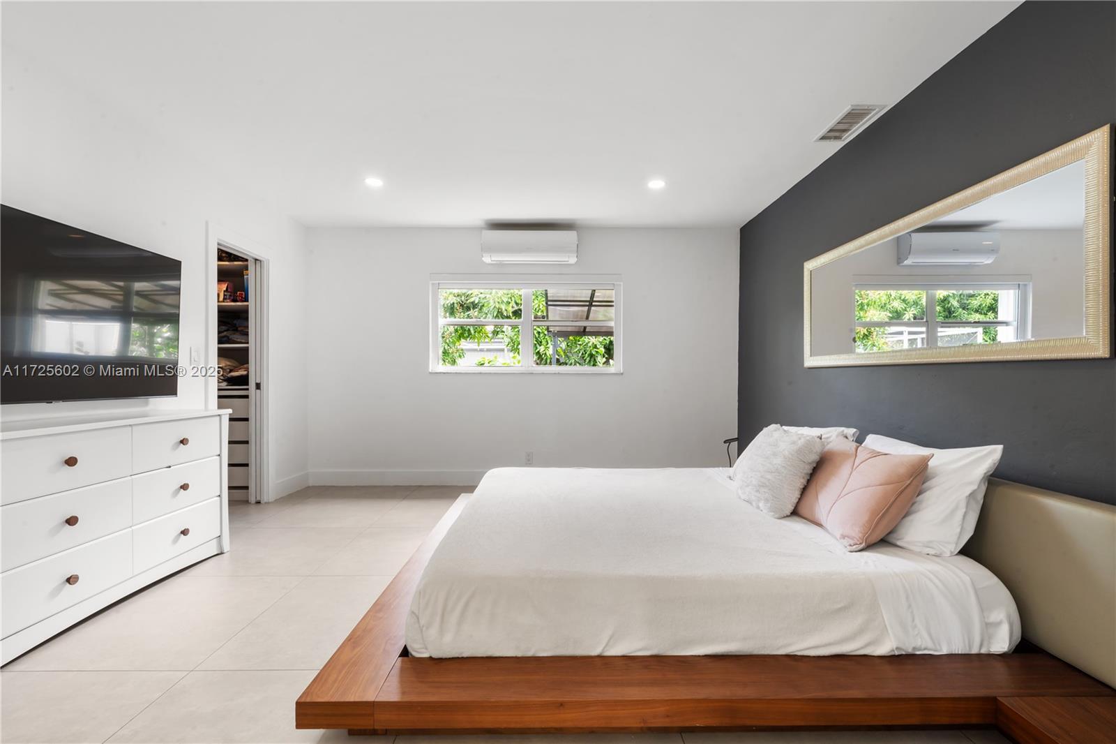LAKE FLORESTA PARK - Residential