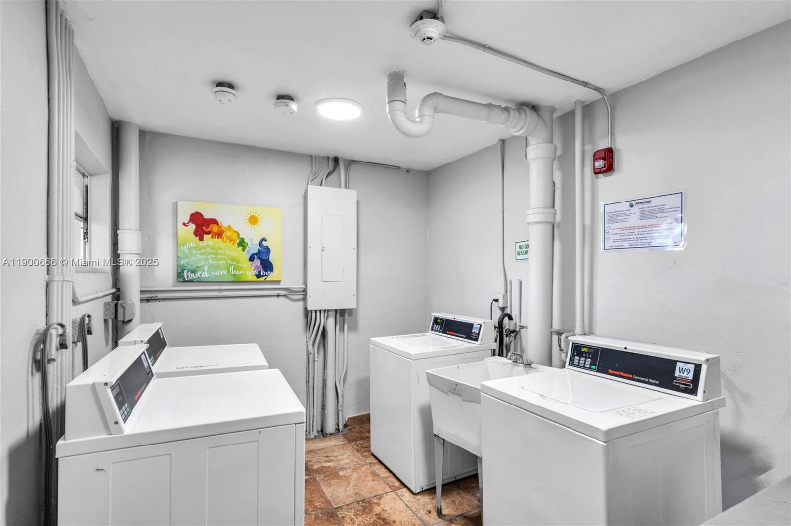 JADE WINDS GROUP - - Residential Lease