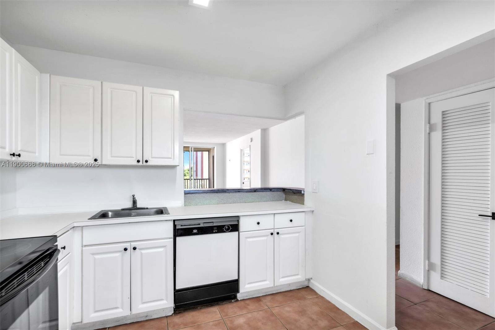 JADE WINDS GROUP - - Residential Lease