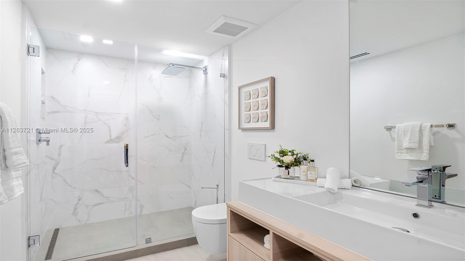 RONEY PALACE CONDO - Residential Lease