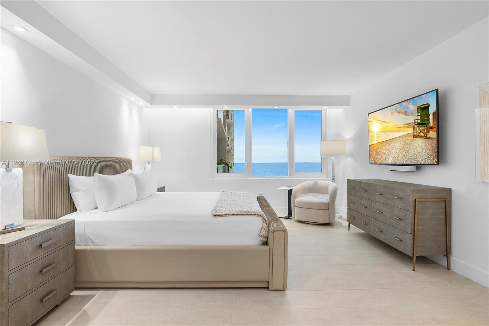 2301 Collins Ave 641