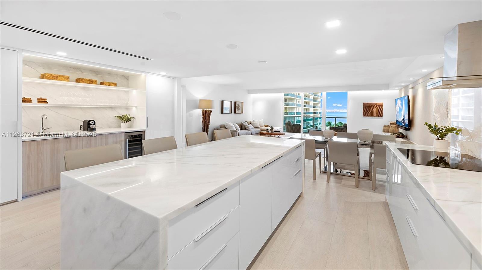 RONEY PALACE CONDO - Residential Lease