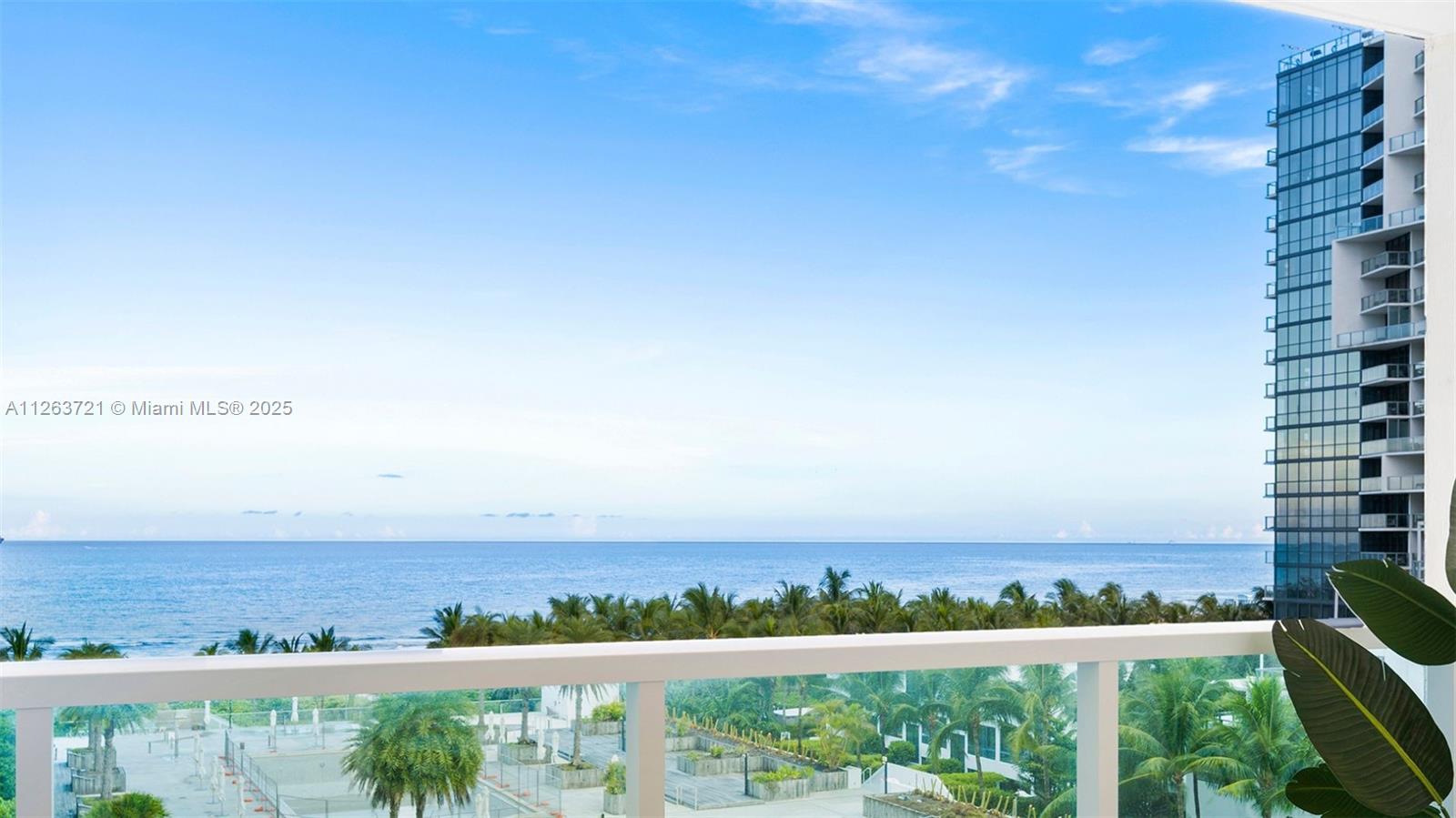 2301 Collins Ave 641