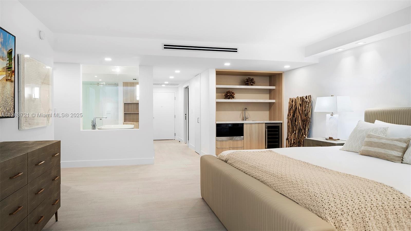 RONEY PALACE CONDO - Residential Lease