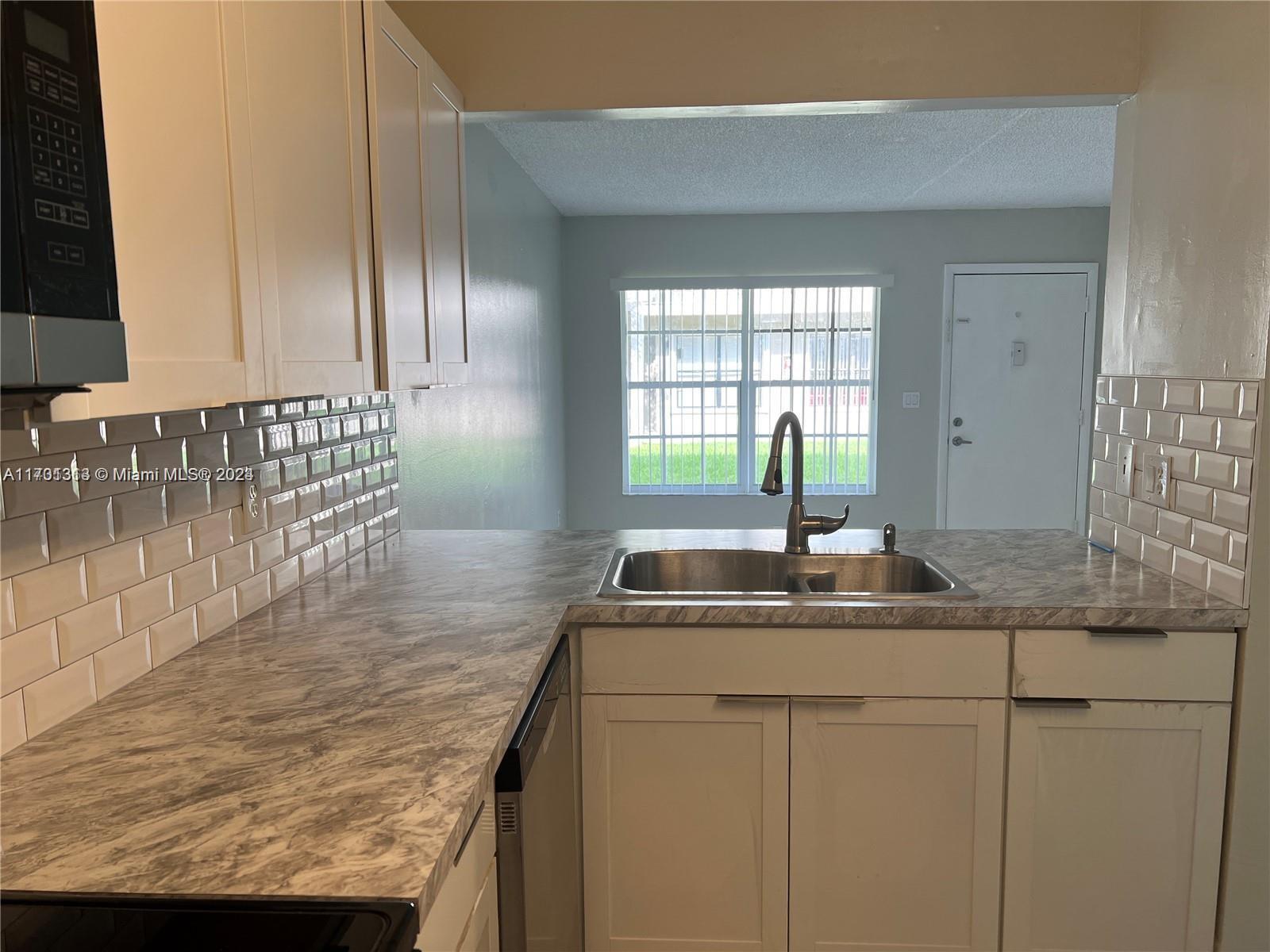 ROZLAND CONDO - Land