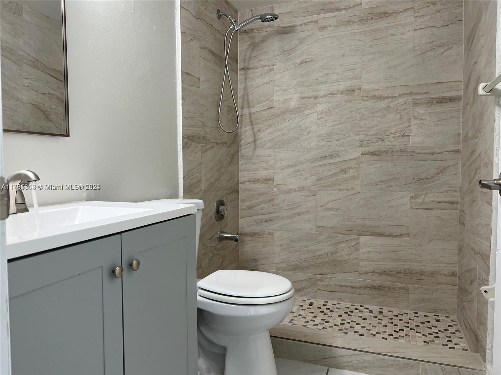 ROZLAND CONDO - Land