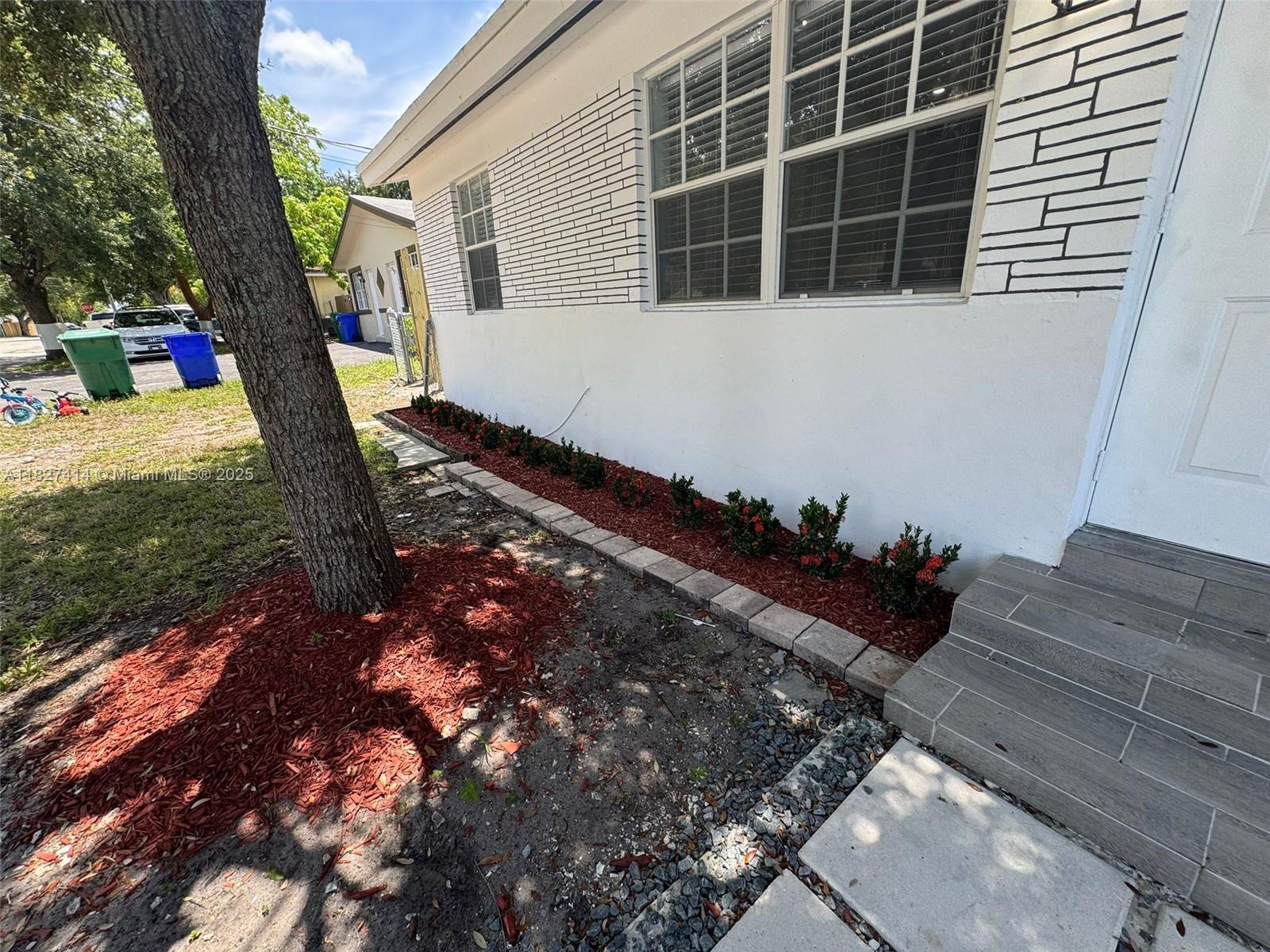 1657 SW 44th Ave