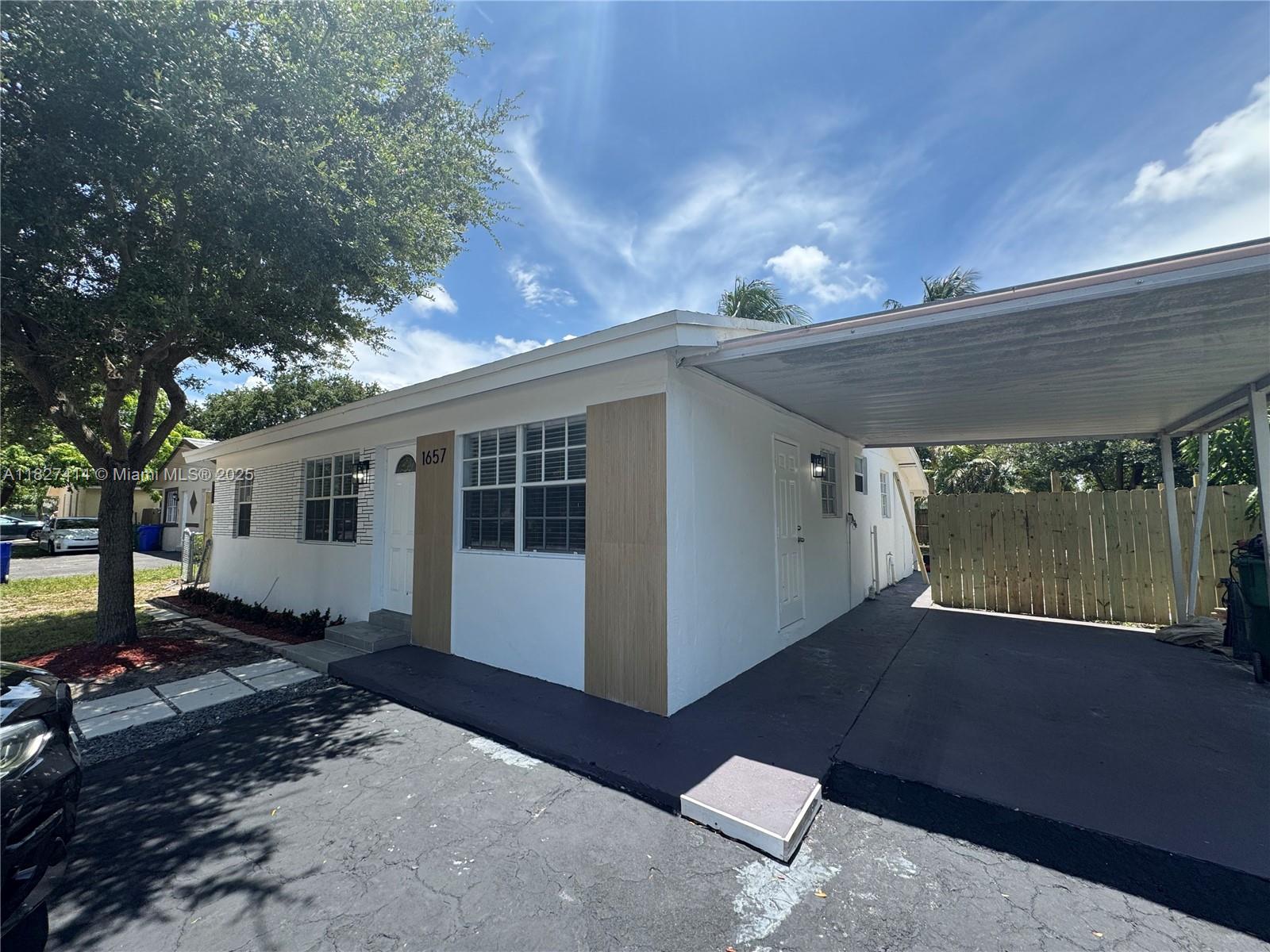 1657 SW 44th Ave