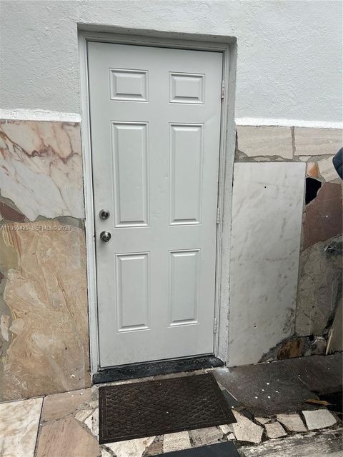 2300 NW 94th St 0 Miami FL 33147