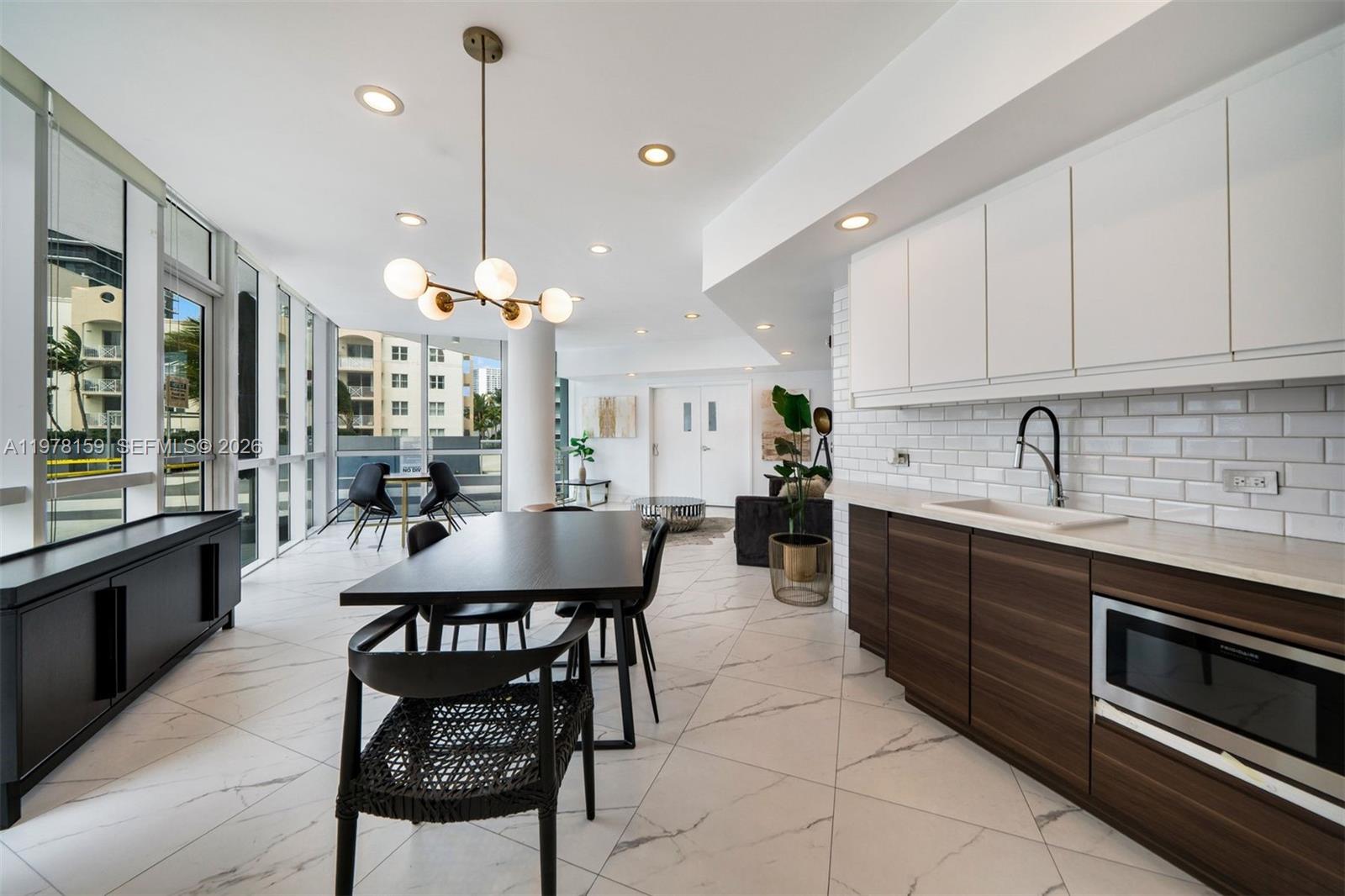 PLATINUM CONDO - Residential