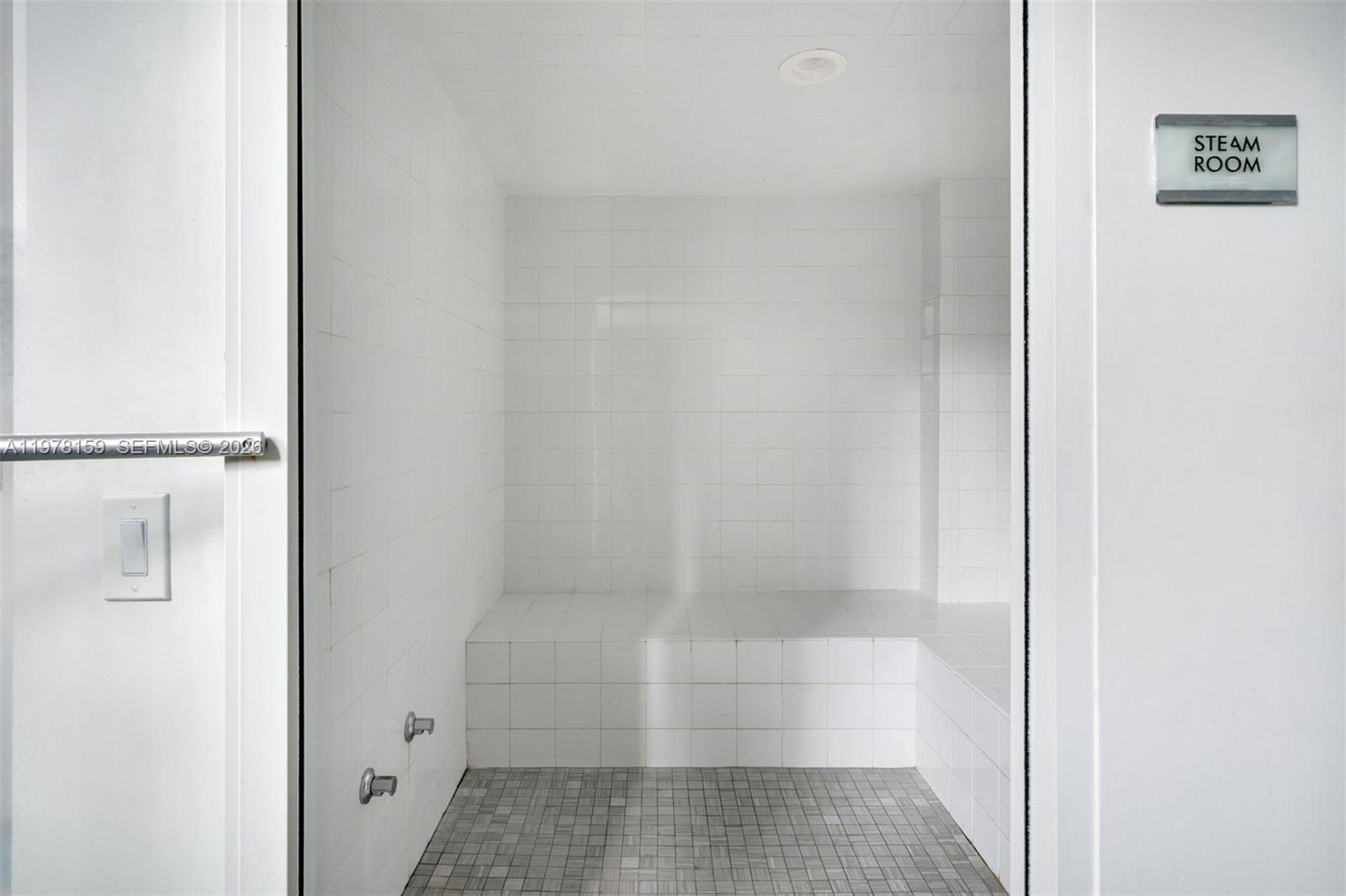 PLATINUM CONDO - Residential