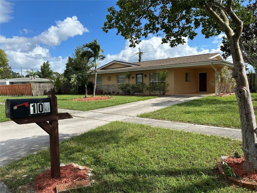 UPDATED 3 BEDROOMS 1 AND 1 HALF BATHROOMS! PROPERTY HAS AN UPDATED KITCHEN WITH STAINLESS STEEL APPLIANCES. A HUGE BACKYARD WITH A BUILT IN GRILL. BEAUTIFUL LARGE WOOD DECK. A LARGE SCREENED IN PATIO THAT WILL BE GREAT TO HOST YOUR NEXT FAMILY BARBECUE!