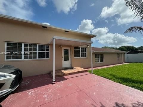 735 NE 152nd St Miami FL 33162