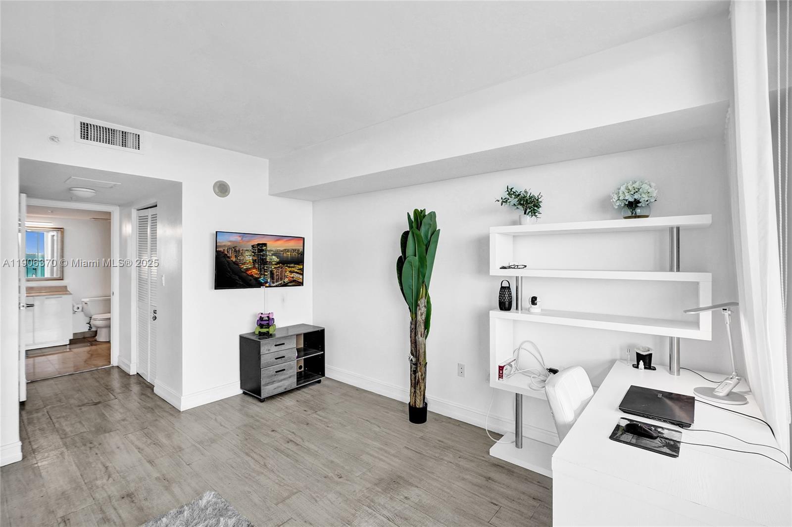 1800 CLUB CONDO - Residential