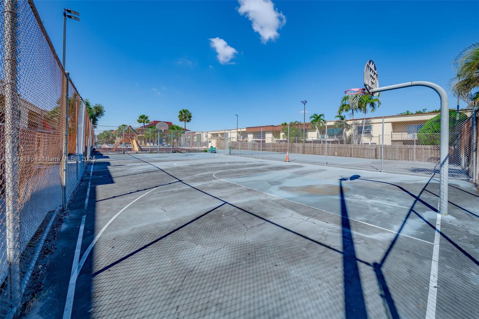 BRENTWOOD WEST TOWNHOUSES - Residential