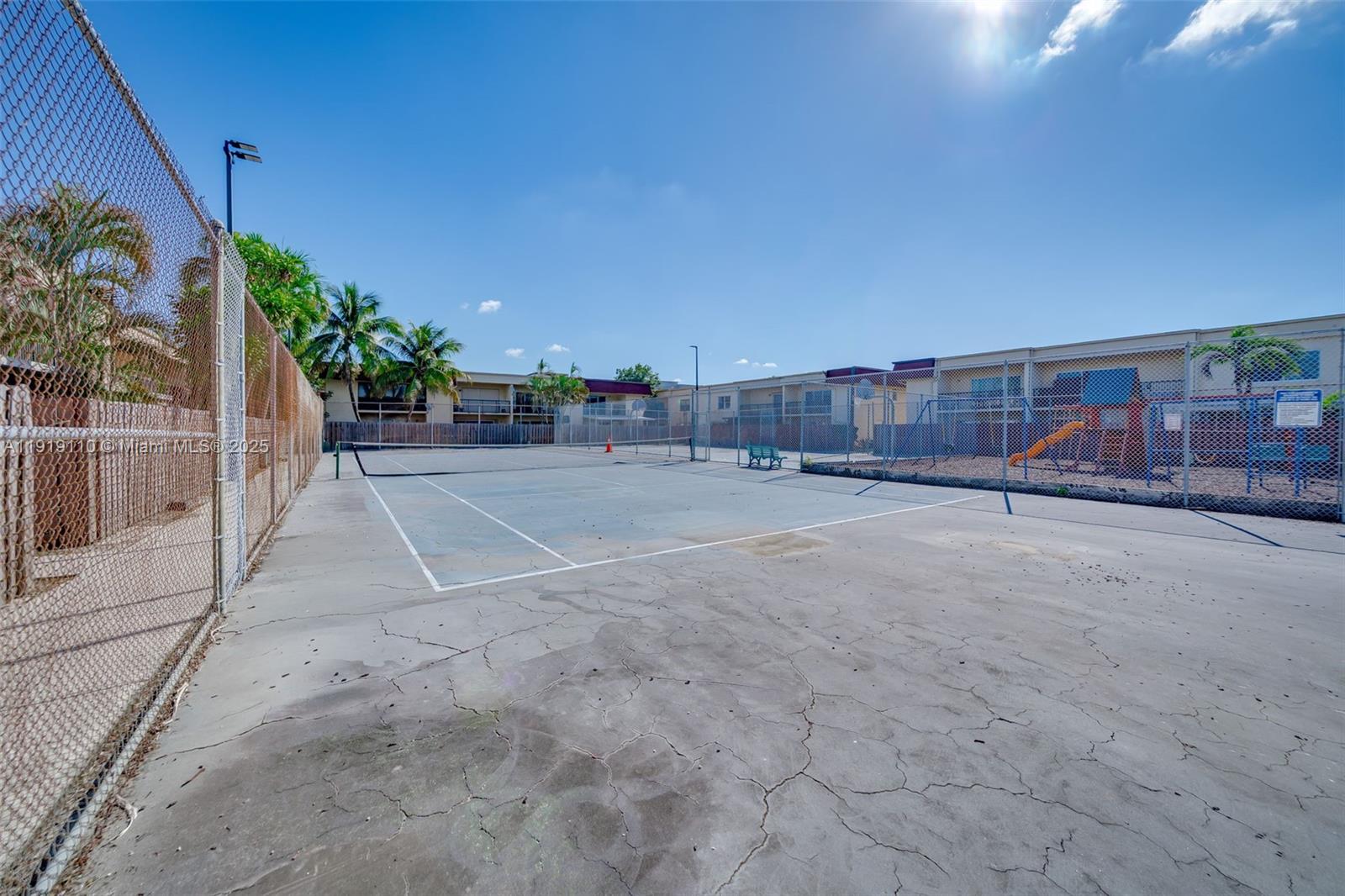 BRENTWOOD WEST TOWNHOUSES - Residential