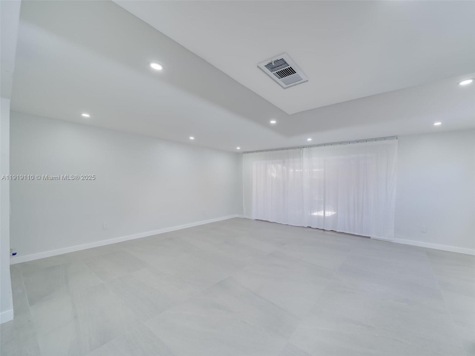 BRENTWOOD WEST TOWNHOUSES - Residential