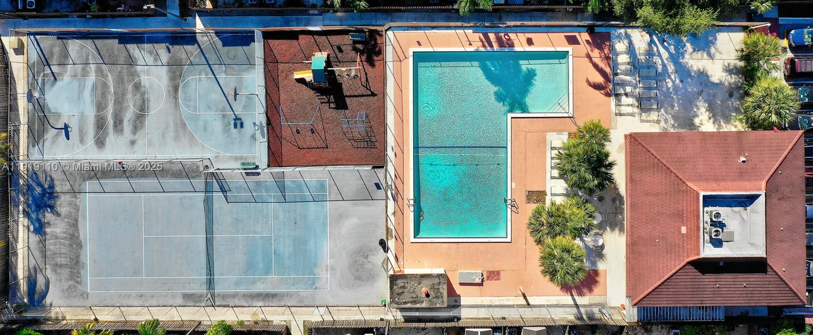 BRENTWOOD WEST TOWNHOUSES - Residential