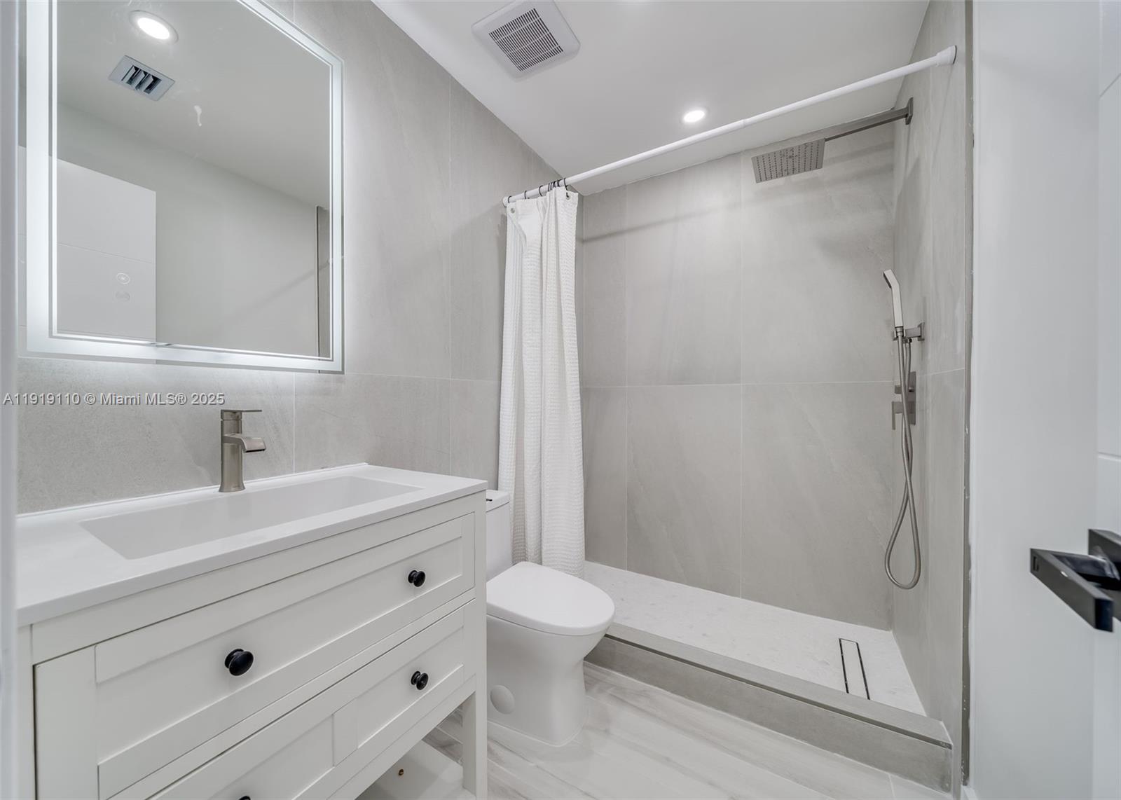 BRENTWOOD WEST TOWNHOUSES - Residential