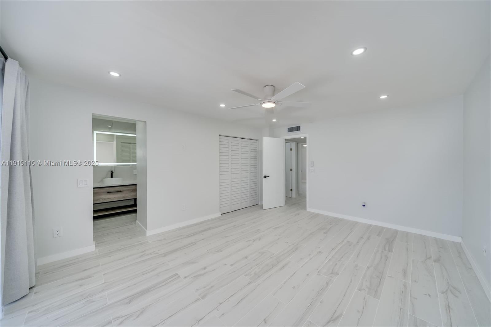 BRENTWOOD WEST TOWNHOUSES - Residential