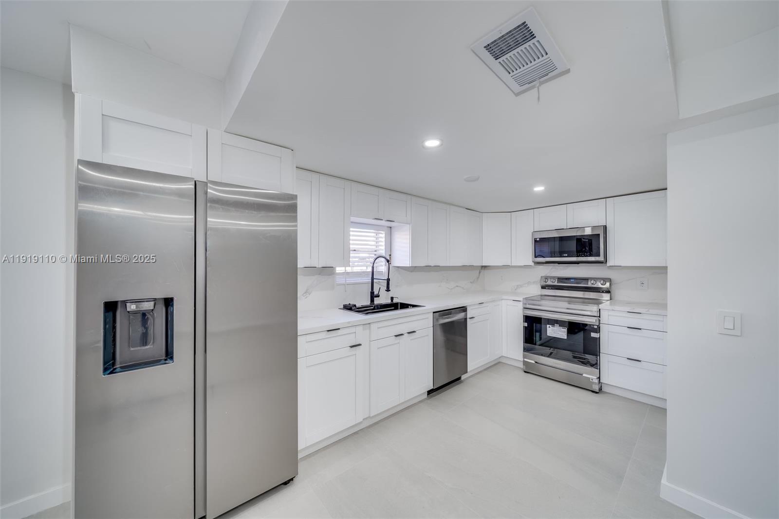 BRENTWOOD WEST TOWNHOUSES - Residential