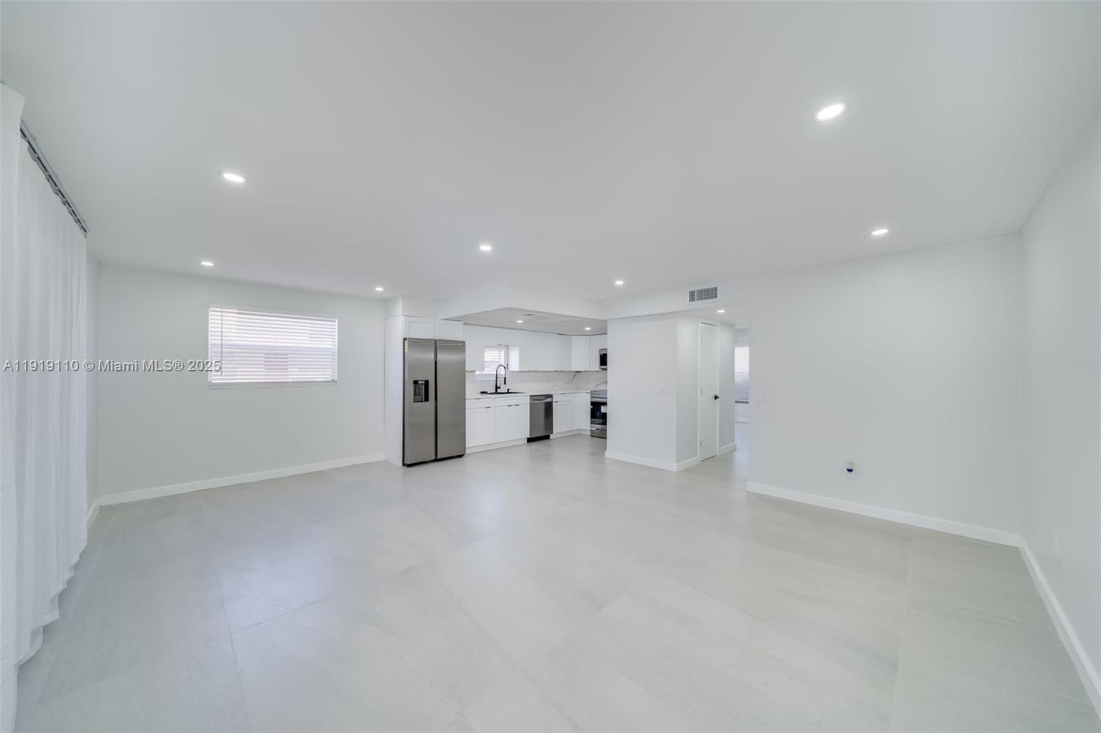 BRENTWOOD WEST TOWNHOUSES - Residential