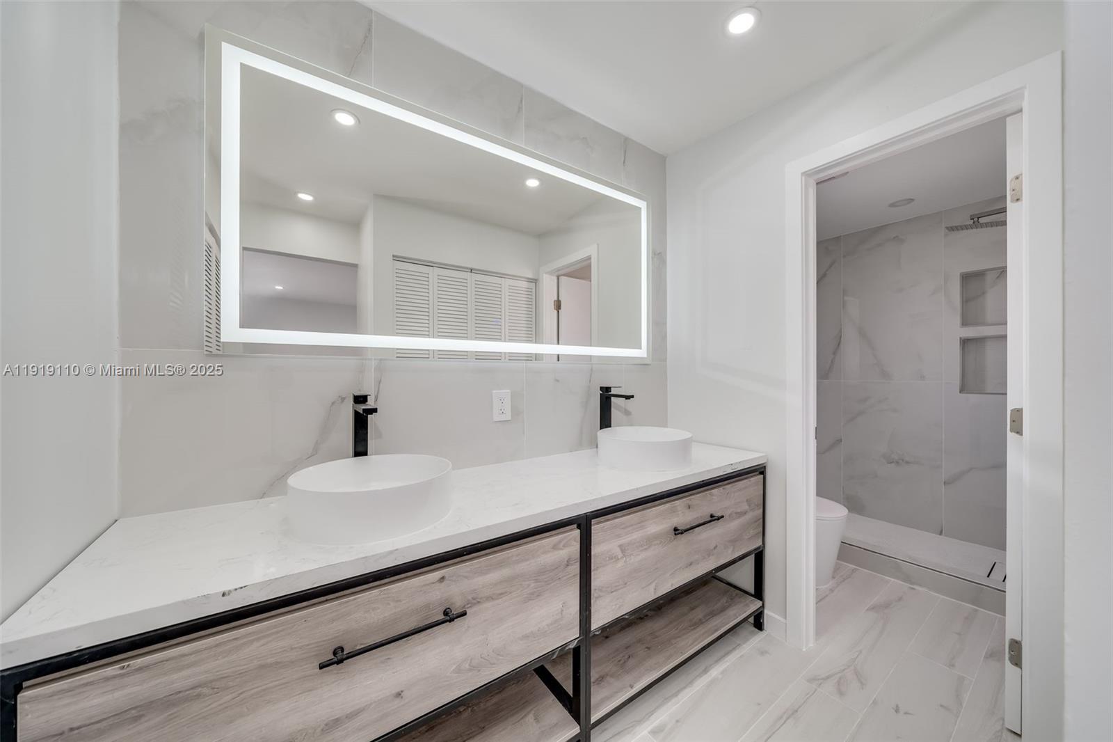 BRENTWOOD WEST TOWNHOUSES - Residential