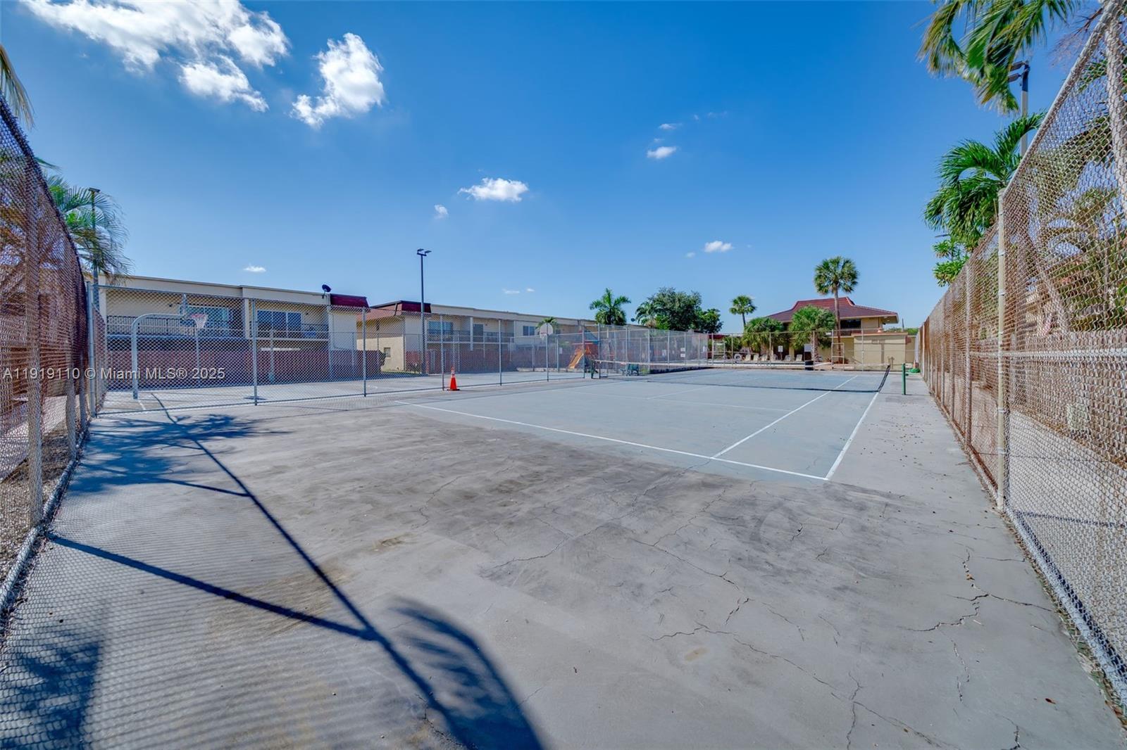 BRENTWOOD WEST TOWNHOUSES - Residential