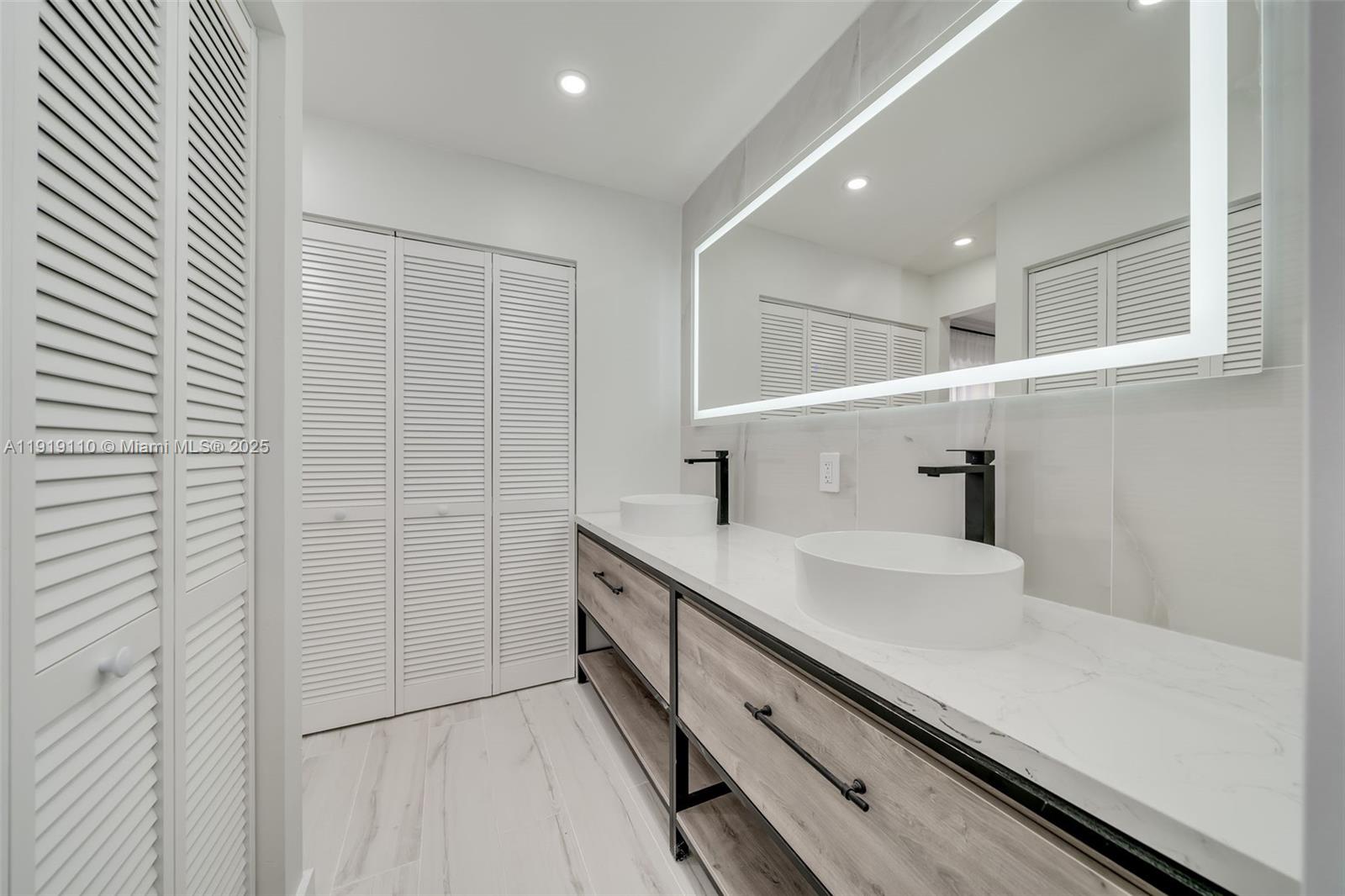 BRENTWOOD WEST TOWNHOUSES - Residential