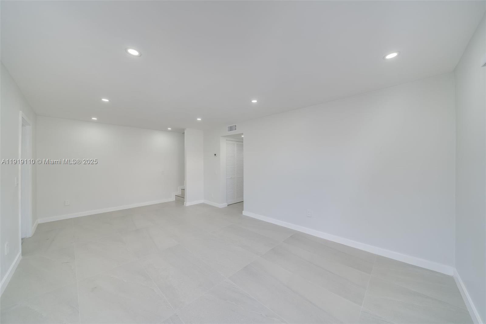 BRENTWOOD WEST TOWNHOUSES - Residential