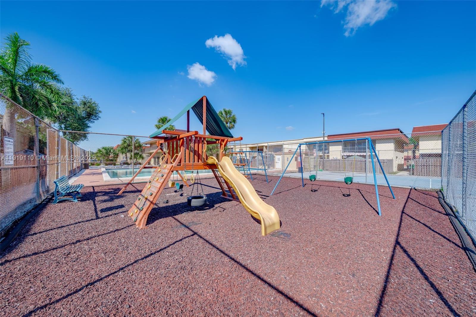 BRENTWOOD WEST TOWNHOUSES - Residential