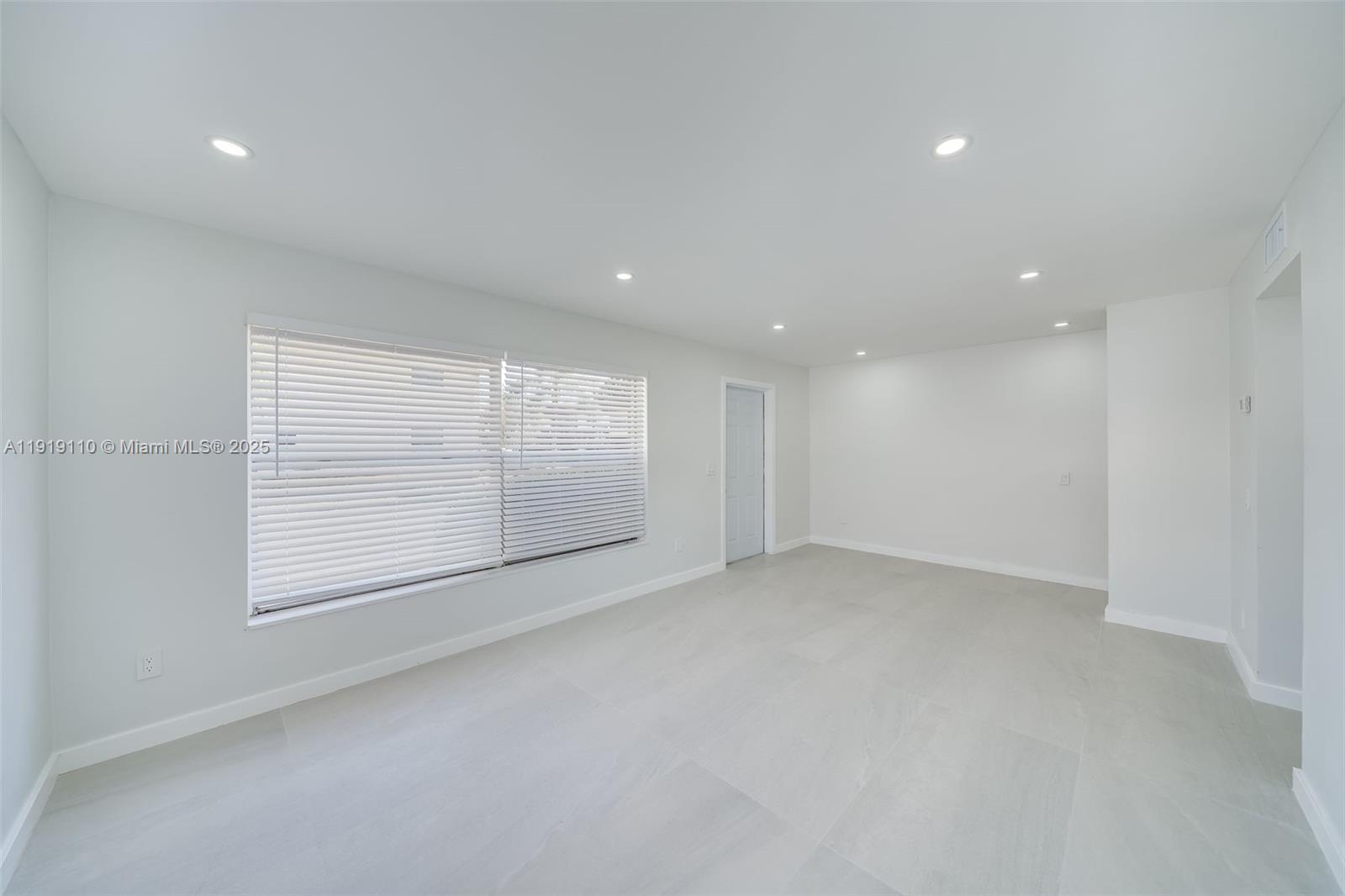 BRENTWOOD WEST TOWNHOUSES - Residential