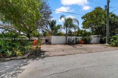 Rental Property at 2016 Ne 14th Ct 2, Fort Lauderdale, Broward County, Florida - Bedrooms: 2 
Bathrooms: 2  - $2,550 MO.