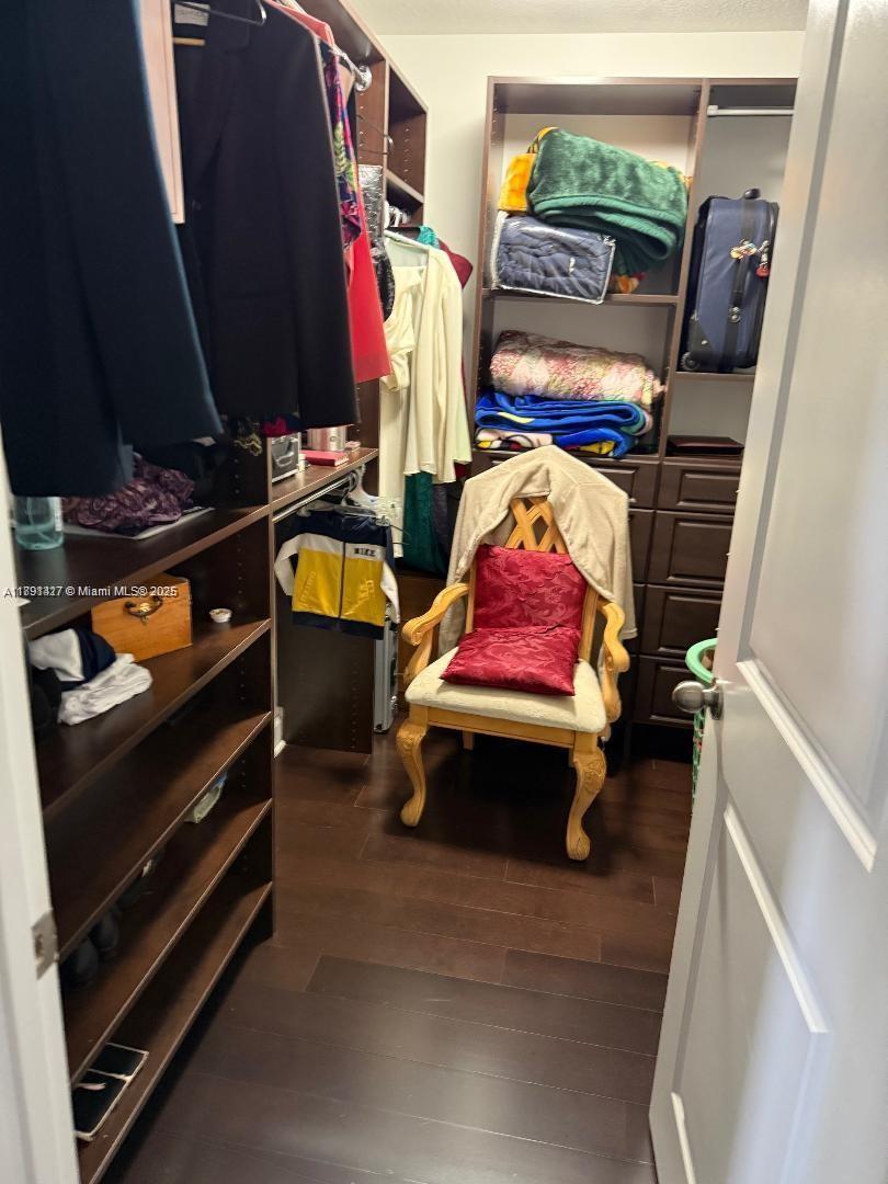 CHAMPION LAKES - Residential