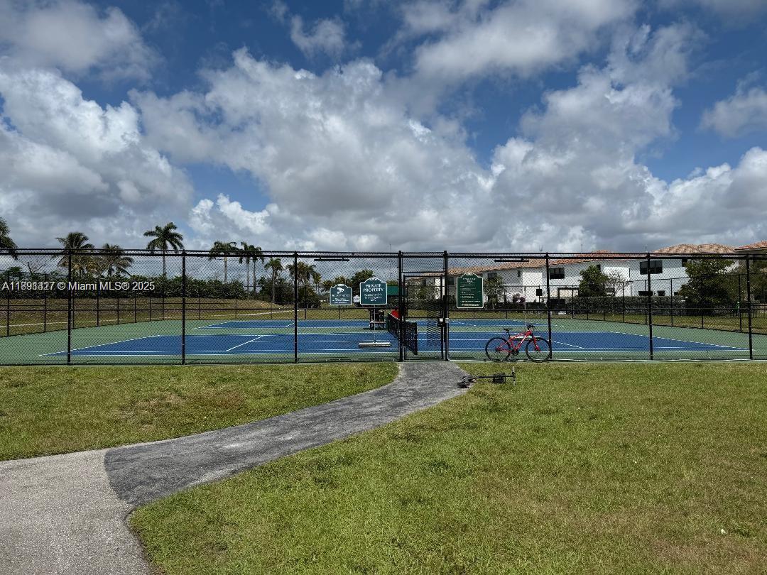 CHAMPION LAKES - Residential