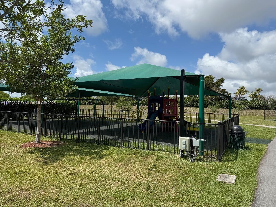 CHAMPION LAKES - Residential